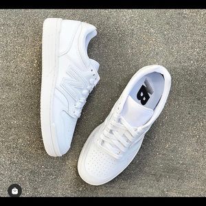 Women’s new balance white sneakers- NEW